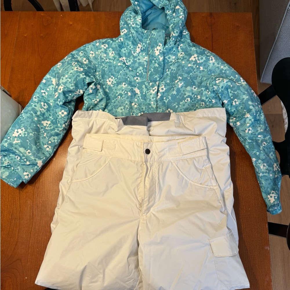 Girls youth Columbia snow/ski jacket with zip out liner & snow/ski pants.